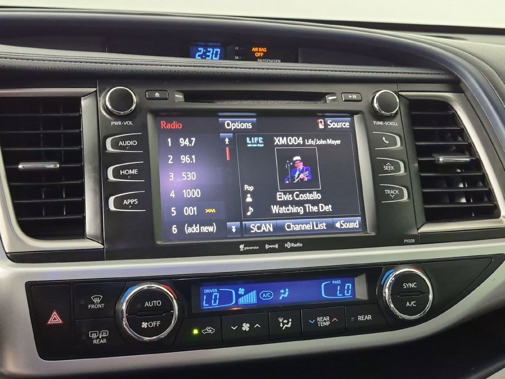 Used 2018 Toyota Highlander Plus AWD/4WD image 24