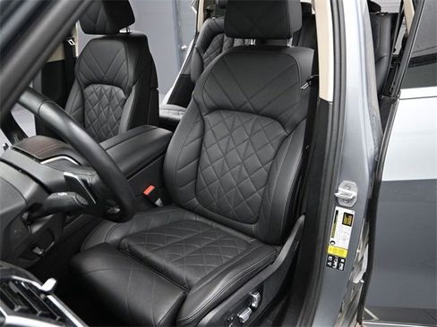Used 2024 BMW X7 xDrive40i image 11