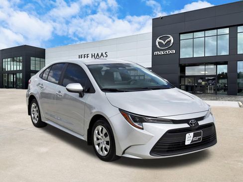 Used 2026 Toyota Corolla LE image 5