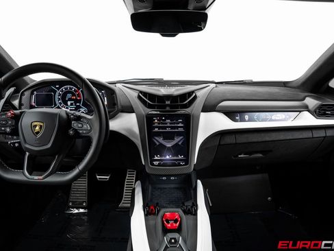 Used 2025 Lamborghini Revuelto AWD/4WD image 30