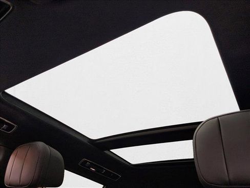 New 2025 Land Rover Range Rover Long Wheelbase SE image 15