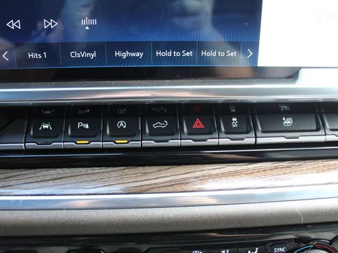 Used 2022 Chevrolet Silverado 1500 LT w/ Safety Package AWD/4WD image 20