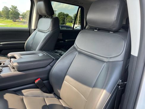 Used 2025 Ford Expedition Active AWD/4WD image 12