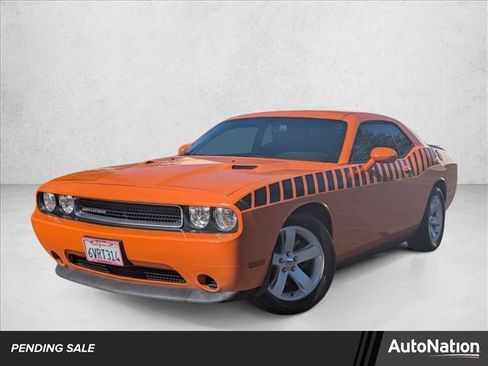 Used 2012 Dodge Challenger SXT image 1