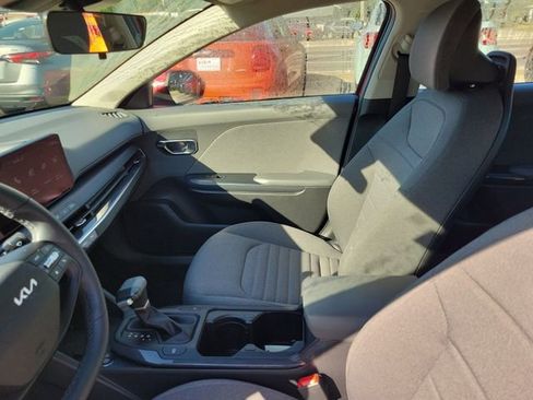 Used 2025 Kia K4 EX image 12