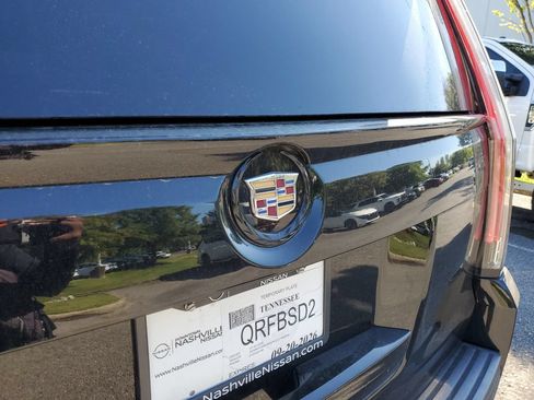 Used 2015 Cadillac Escalade ESV Luxury RWD image 16