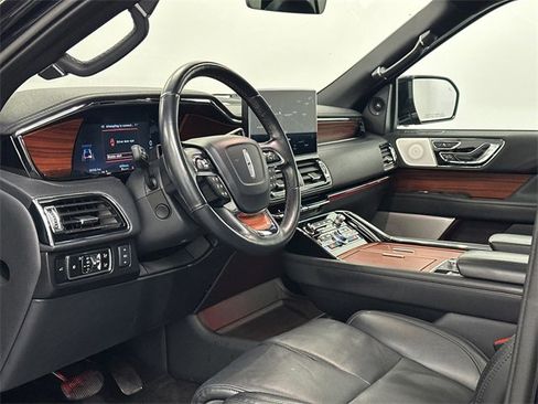 Used 2024 Lincoln Navigator Reserve image 18