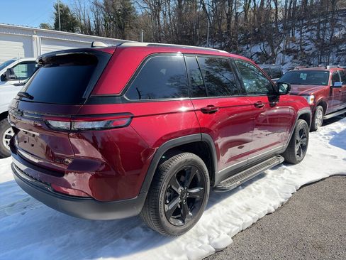 Used 2023 Jeep Grand Cherokee Limited w/ Black Appearance Package image 2