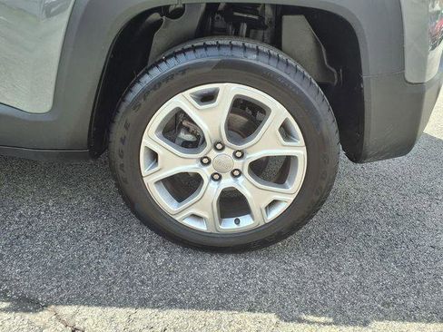 Certified 2022 Jeep Renegade Limited AWD/4WD image 8