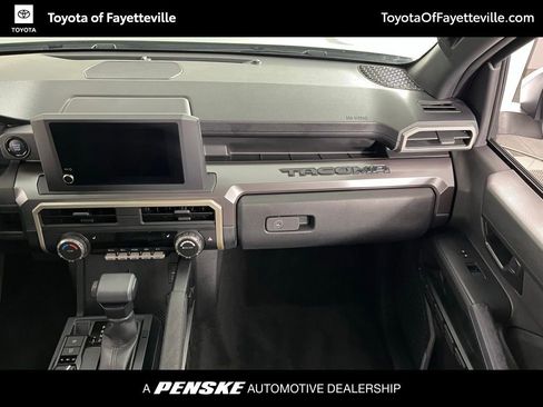 Certified 2025 Toyota Tacoma SR5 AWD/4WD image 18