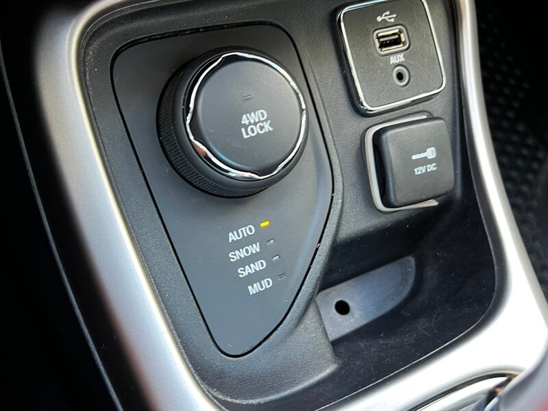 Used 2017 Jeep Compass Latitude w/ Popular Equipment Group AWD/4WD image 30