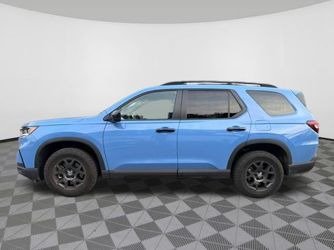 Used 2025 Honda Pilot TrailSport image 4