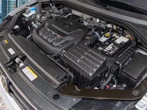 Used 2024 Volkswagen Tiguan SE R-Line image 33