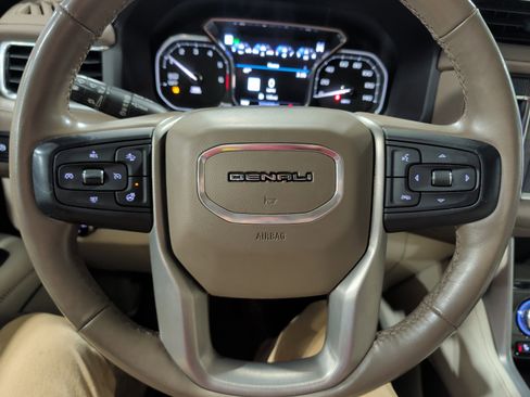 Used 2021 GMC Yukon Denali w/ Denali Premium Package image 12