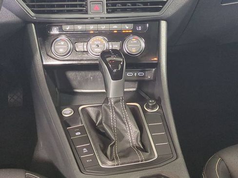 Used 2024 Volkswagen Jetta SE FWD image 19