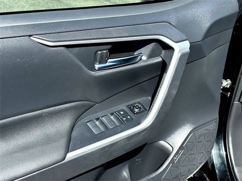 Used 2022 Toyota RAV4 XLE Premium image 11