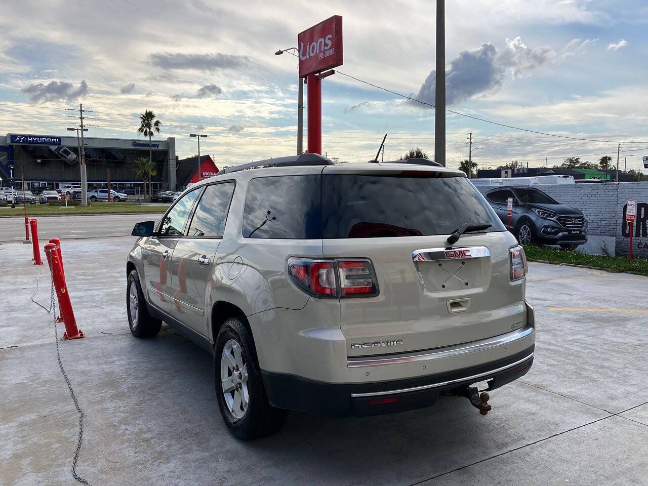Used 2014 GMC Acadia SLE FWD image 16
