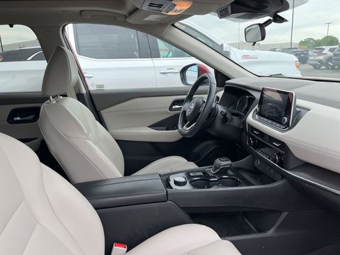 Used 2023 Nissan Rogue SV w/ SV Premium B Package AWD/4WD image 2