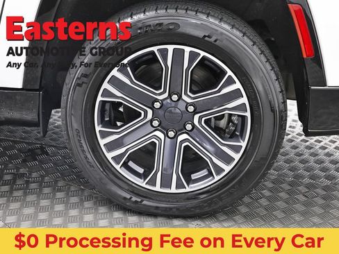 Used 2024 Jeep Wagoneer L Series II RWD image 37