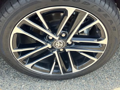 Used 2025 Toyota Camry XLE image 22