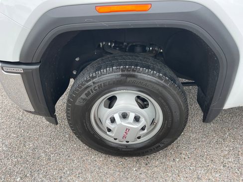 Used 2024 GMC Sierra 3500 Pro RWD image 18