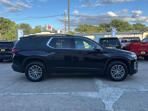 Used 2023 Chevrolet Traverse LT FWD image 9