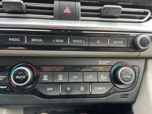 Used 2020 Kia Niro Touring FWD image 14