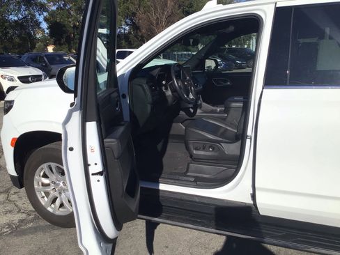 Used 2022 Chevrolet Tahoe LT image 2