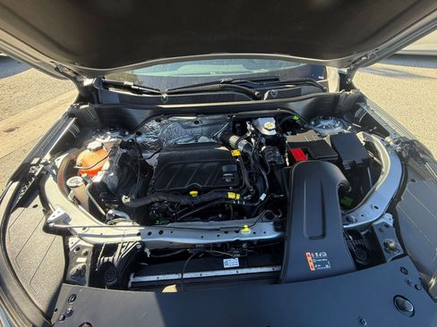 Used 2025 Chevrolet Trax LT image 30