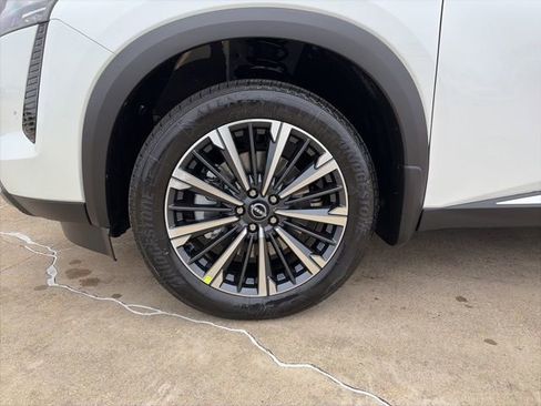 New 2026 Nissan Pathfinder Platinum image 8