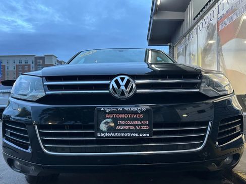 Used 2012 Volkswagen Touareg TDI image 8