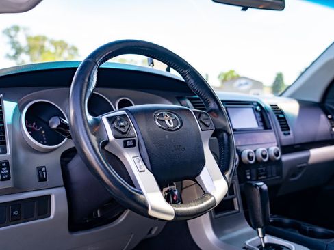 Used 2016 Toyota Sequoia SR5 AWD/4WD image 14