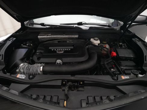 Used 2022 Cadillac XT4 Luxury w/ Cold Weather Package AWD/4WD image 3