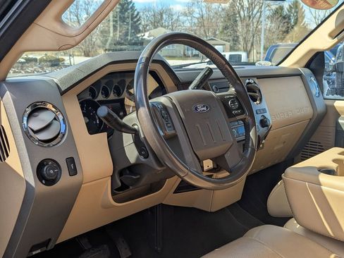 Used 2011 Ford F250 Lariat w/ Lariat Interior Pkg image 9