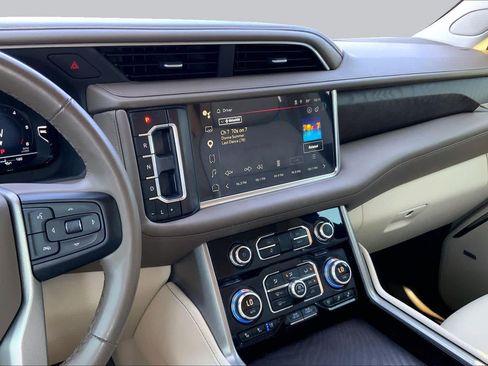 Used 2023 GMC Yukon Denali AWD/4WD image 7