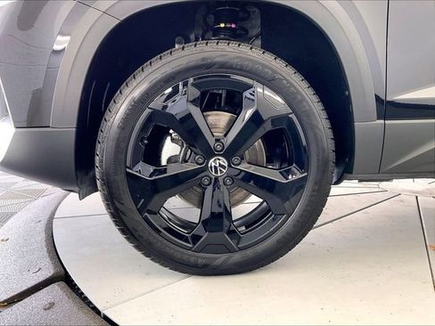 New 2026 Volkswagen Taos SEL image 12