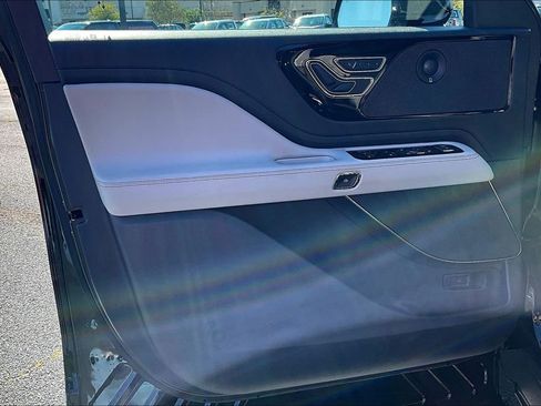 Used 2025 Lincoln Aviator Reserve w/ Illumination Package image 23