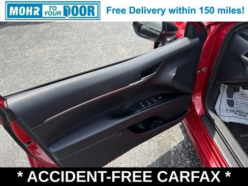 Used 2020 Toyota Camry SE w/ Convenience Package FWD image 12