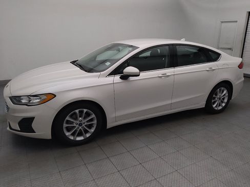 Used 2020 Ford Fusion SE FWD image 2