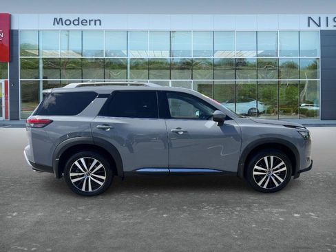 Certified 2025 Nissan Pathfinder Platinum w/ Cargo Package FWD image 5