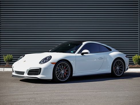 Certified 2019 Porsche 911 Carrera 4S image 1