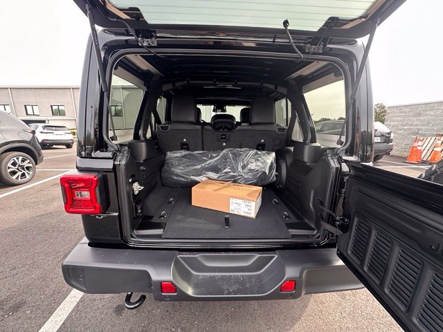 New 2027 Jeep Wrangler Unlimited Sahara AWD/4WD image 13
