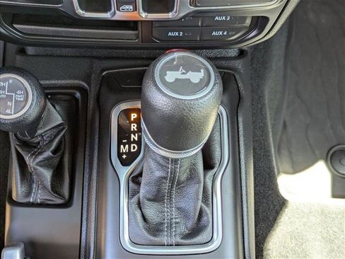Used 2024 Jeep Wrangler Unlimited w/ Convenience Group AWD/4WD image 12