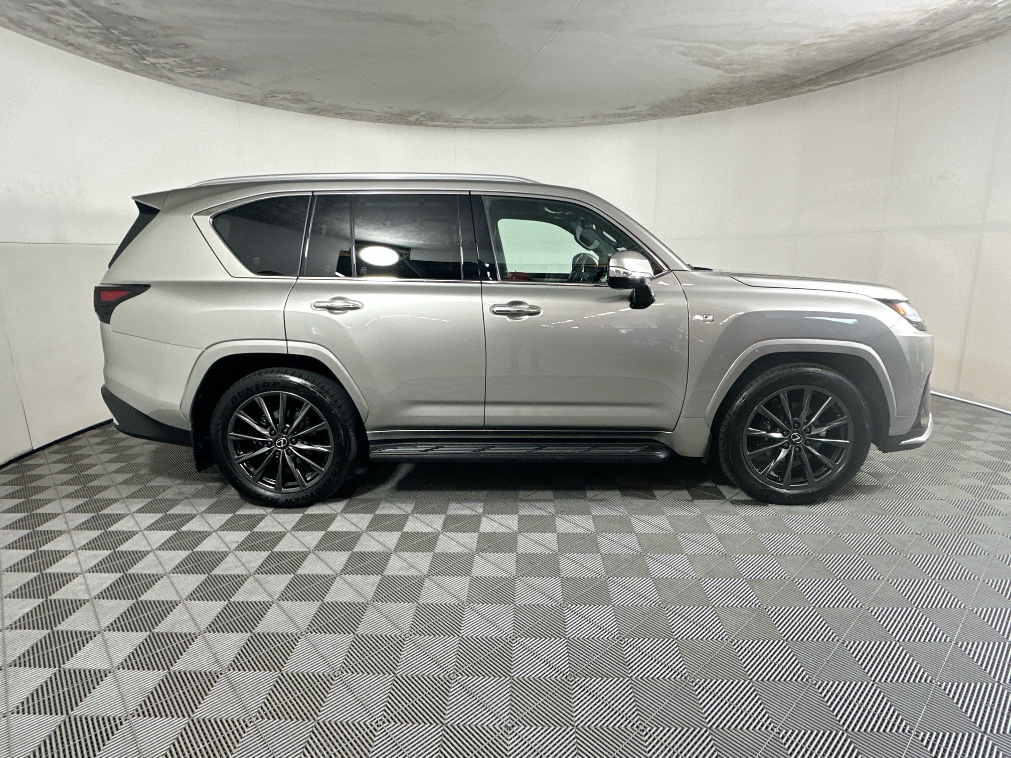 Used 2025 Lexus LX 600 F Sport w/ Accessory Package (Z1) AWD/4WD image 2