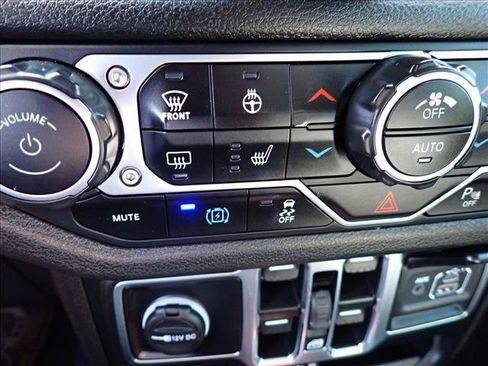 Used 2024 Jeep Wrangler Unlimited AWD/4WD image 18
