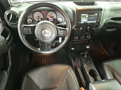 Used 2016 Jeep Wrangler Unlimited Sahara image 2