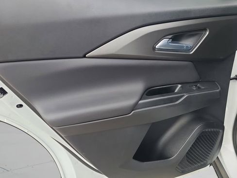 New 2026 Chevrolet Equinox EV LT image 18