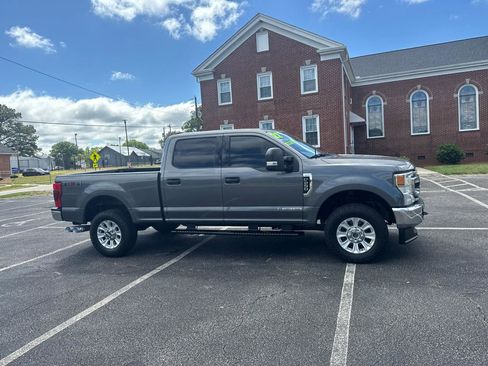 Used 2022 Ford F250 XLT AWD/4WD image 3