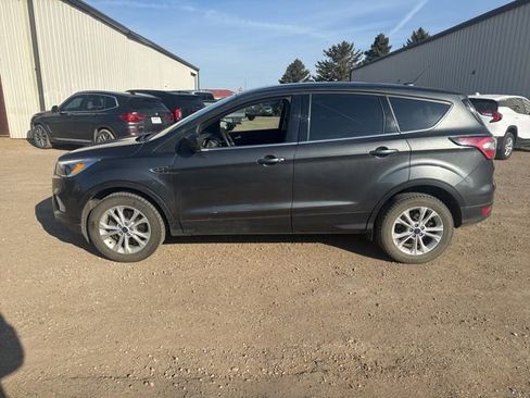 Used 2017 Ford Escape SE AWD/4WD image 3