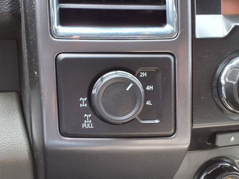 Used 2015 Ford F150 XLT w/ Equipment Group 302A Luxury AWD/4WD image 12